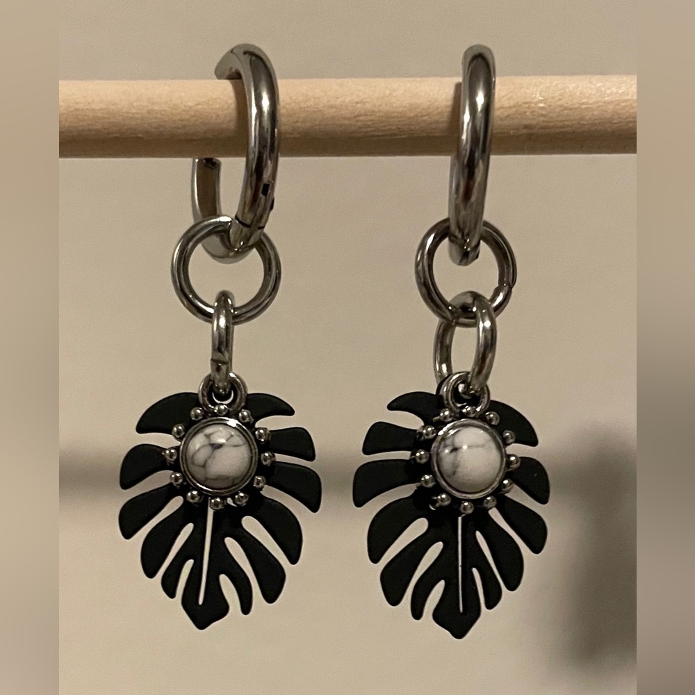 Monstera clicker hoops